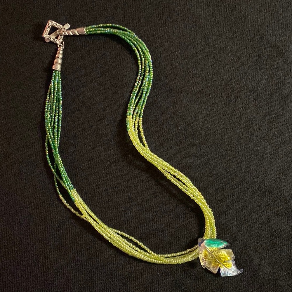6 stranded line / dark green beaded necklace with glass leaf pendant